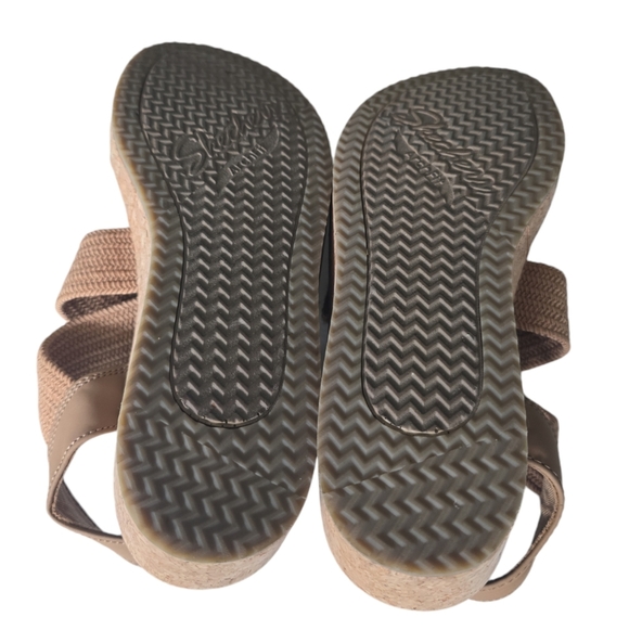 Skechers Women Arch Fit Beverlee Love Stays Wedge Sandal Tan. - Picture 4 of 6